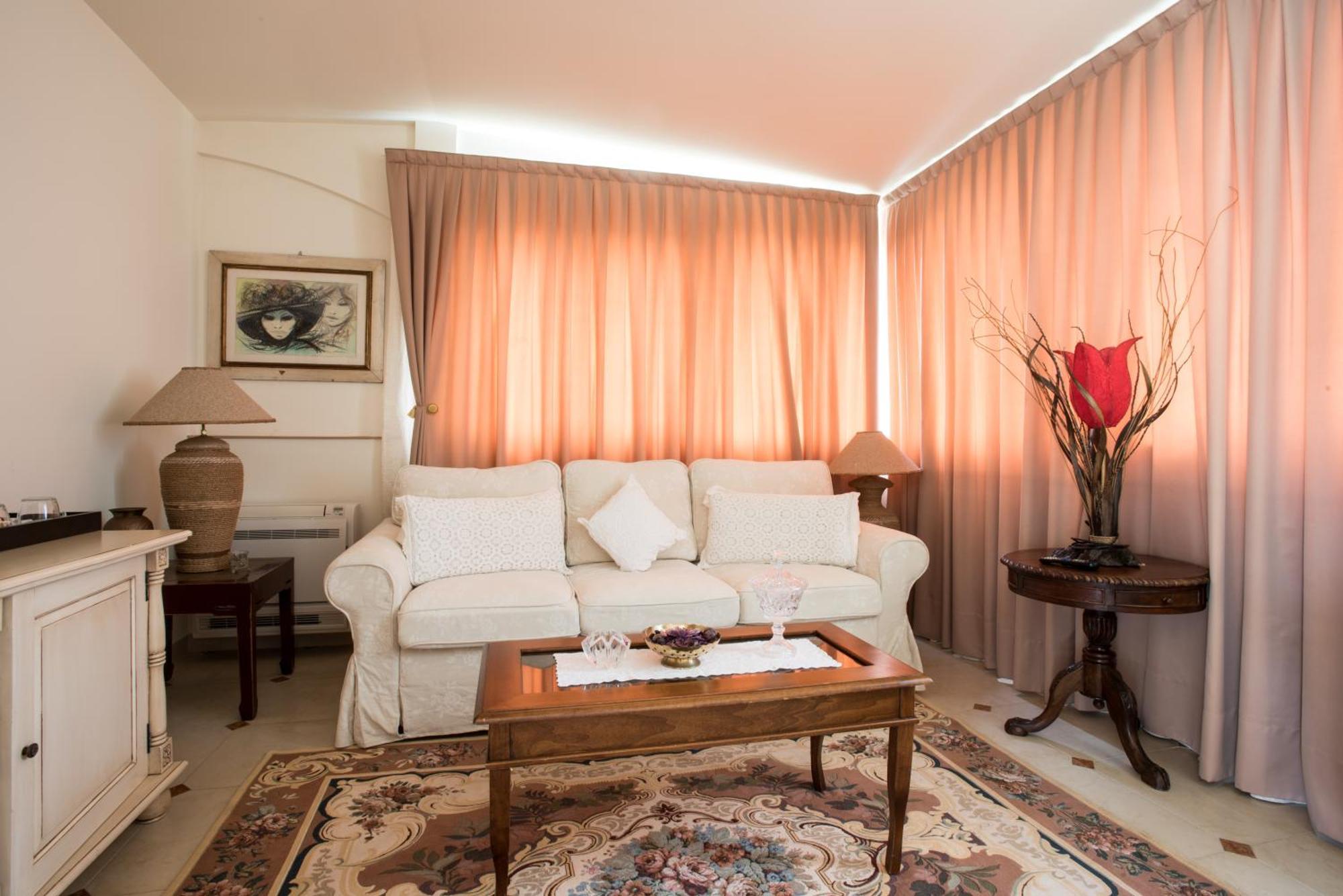 Kyrton Hotel